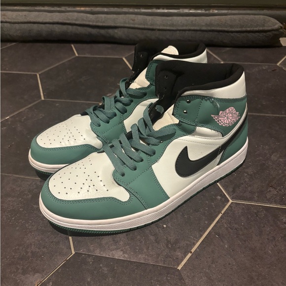 Nike Shoes - Nike Air Jordan 1 Mid Dutch Green